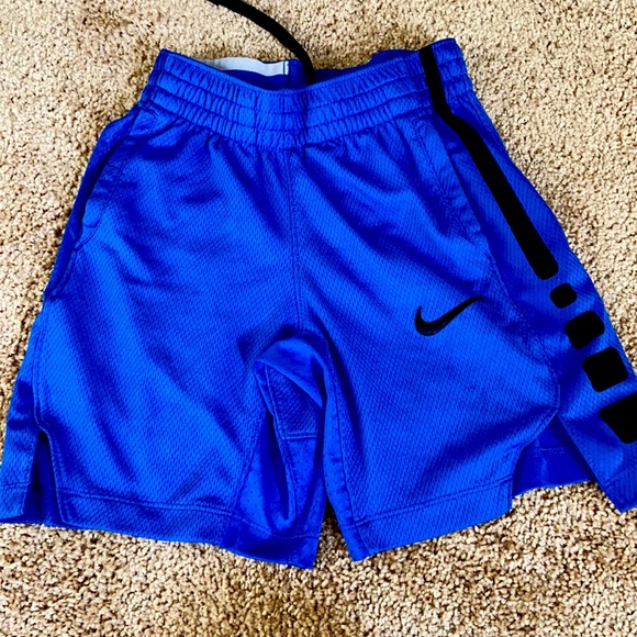 Boys size 7 Nike shorts - Picture 1 of 1